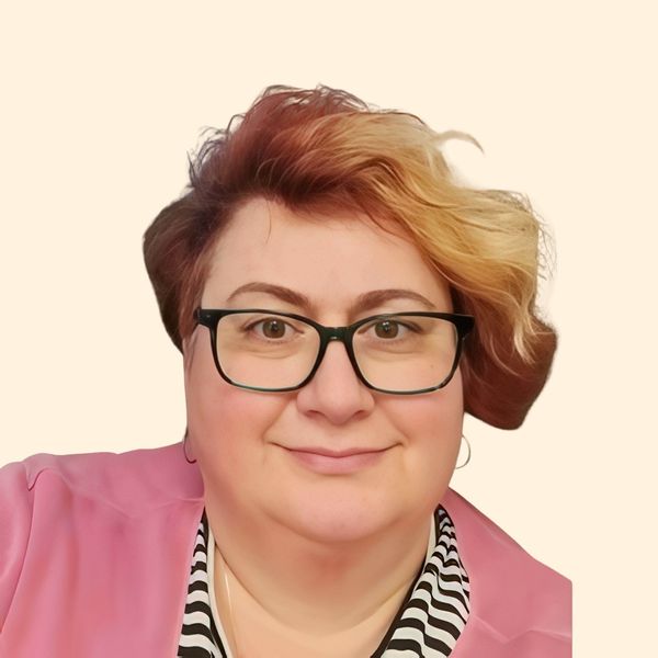 Heidi Hughes, Therapist