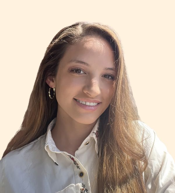 Mikayla Moya, Therapist