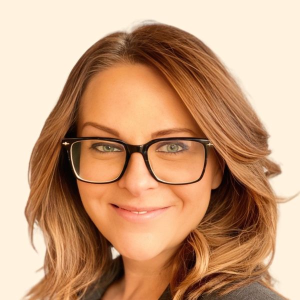 Layla Byrnes, Therapist