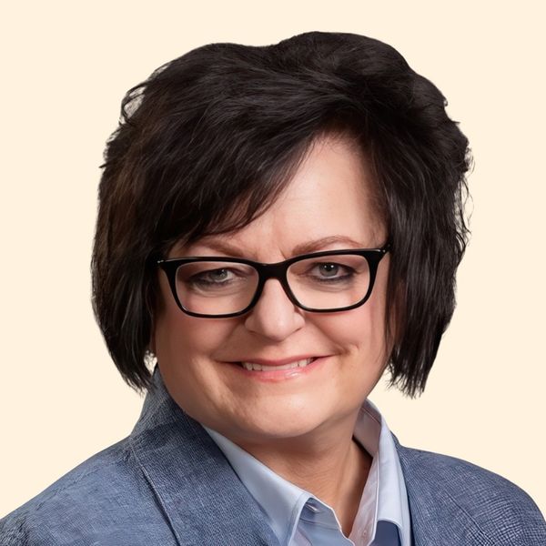 Monica Passage, Therapist