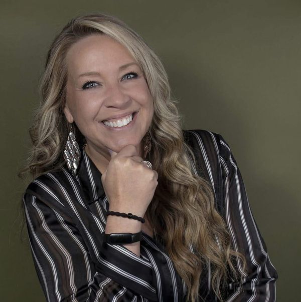 Stephanie Bigelow, Therapist