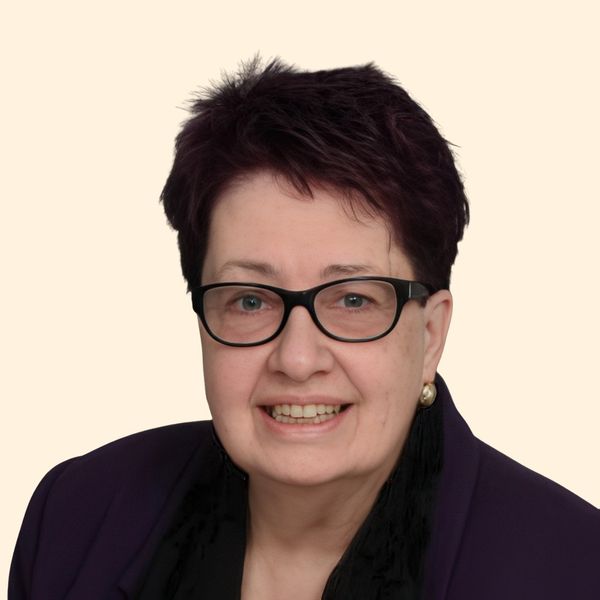 Maryellen Smolenski, Therapist
