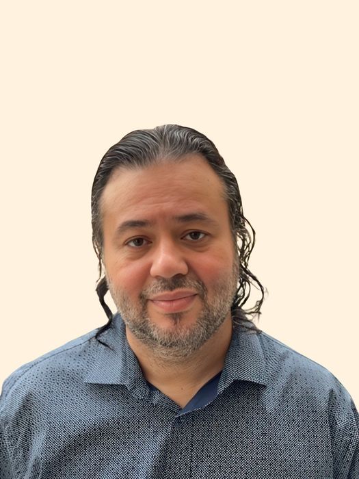 Amr El-Beshir, Therapist