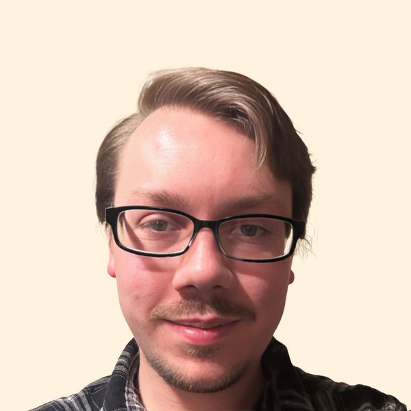 Luke Keyes Holland, Therapist