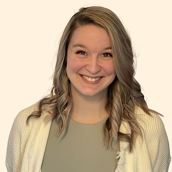 Taylor Kelly, Therapist