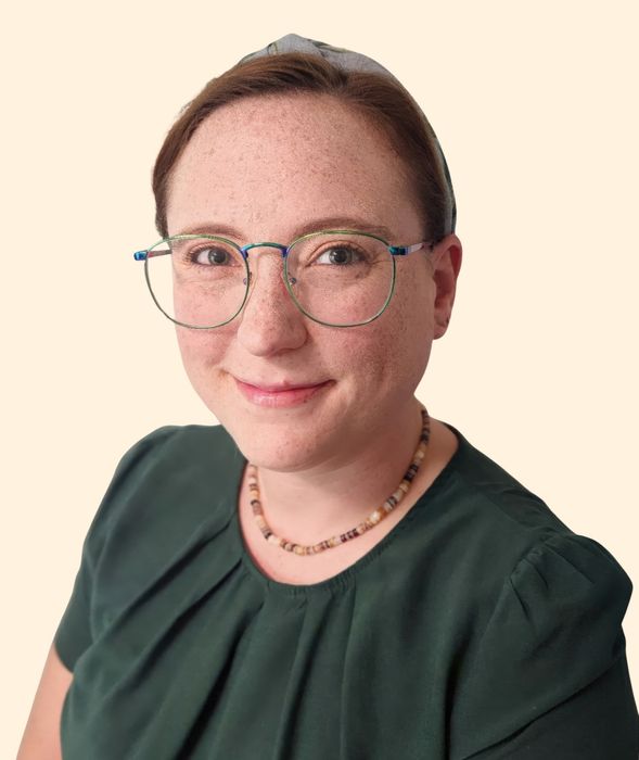Hannah Schepps-Roussel, Therapist