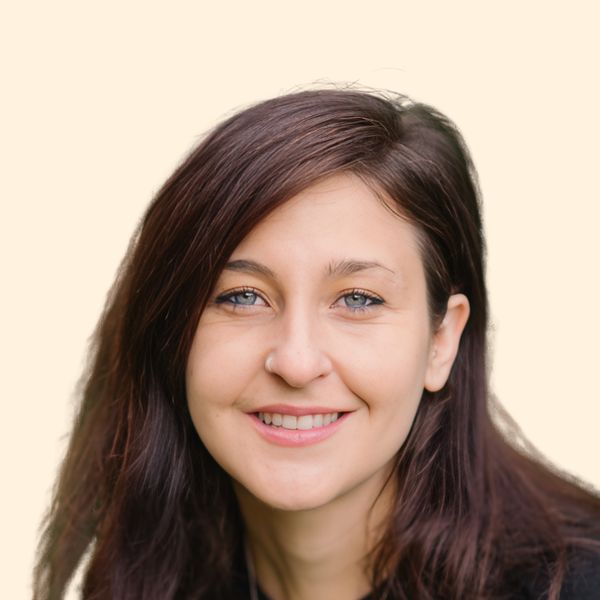 Lindsay Woodward, Therapist
