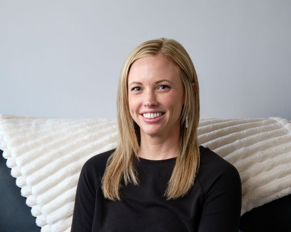 Samantha Harris, Therapist