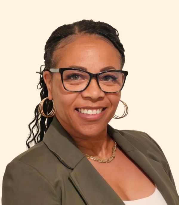 LaShay Woods, Therapist