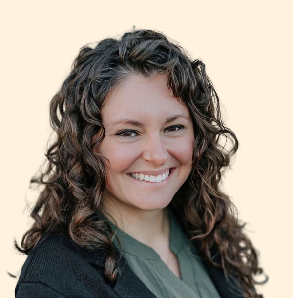 Jocelyn Shelton, Therapist