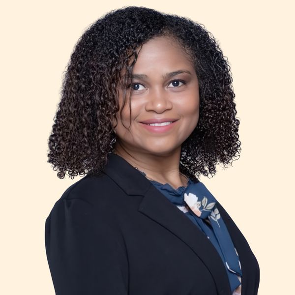 Nanisia Oliveira, Therapist