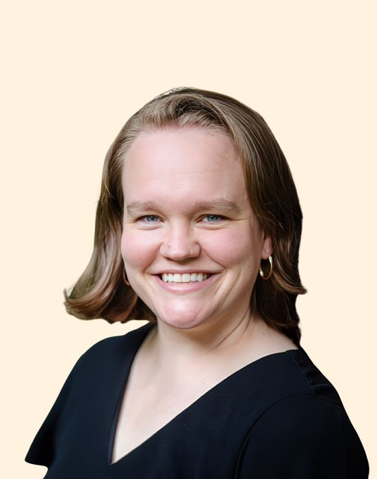 Chelsea Mayo, Therapist