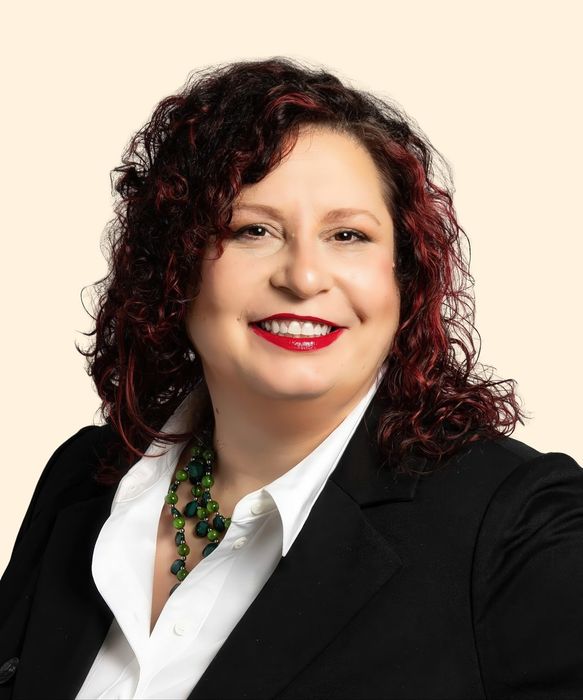 Jennifer Sandlin, Therapist