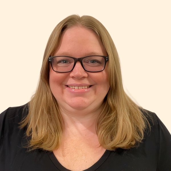Ashley Donahue, Therapist