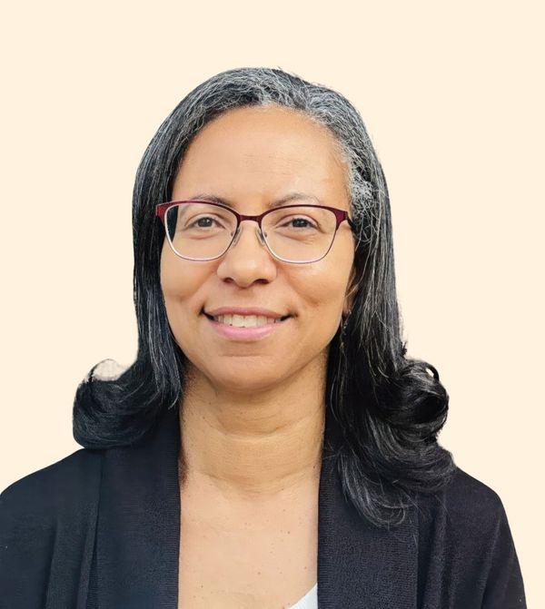 Dennise De La Rosa, Therapist