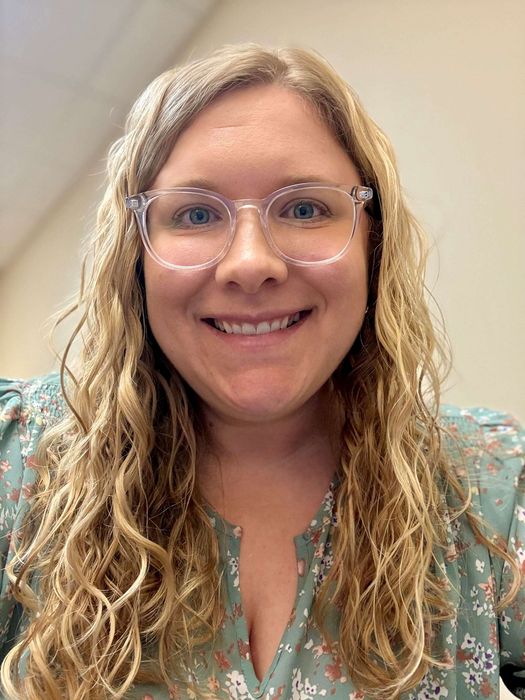 Carly Smith, Therapist