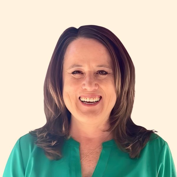 Mona Breitbeil, Therapist