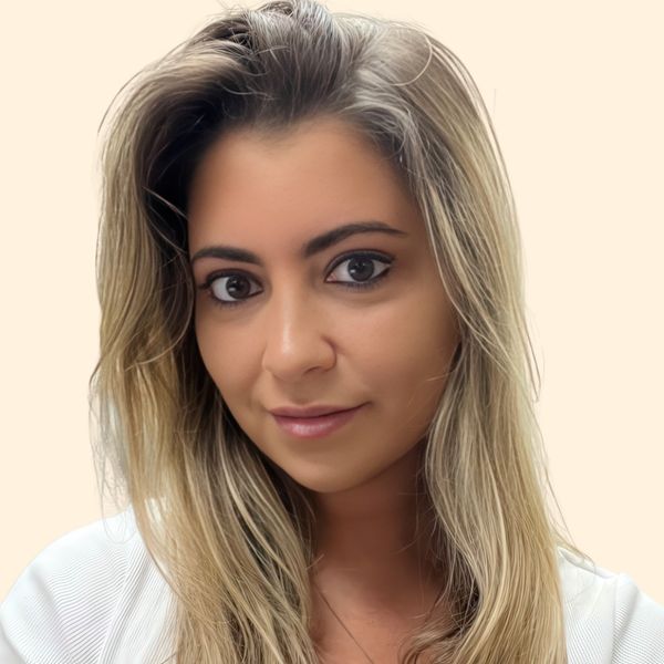 Olivia Olinger, Therapist