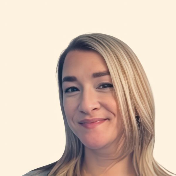 Alicia Lauro, Therapist
