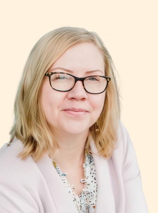 Laura Cooper, Therapist