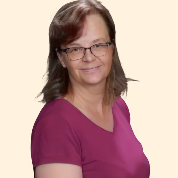 Julie Darter, Therapist