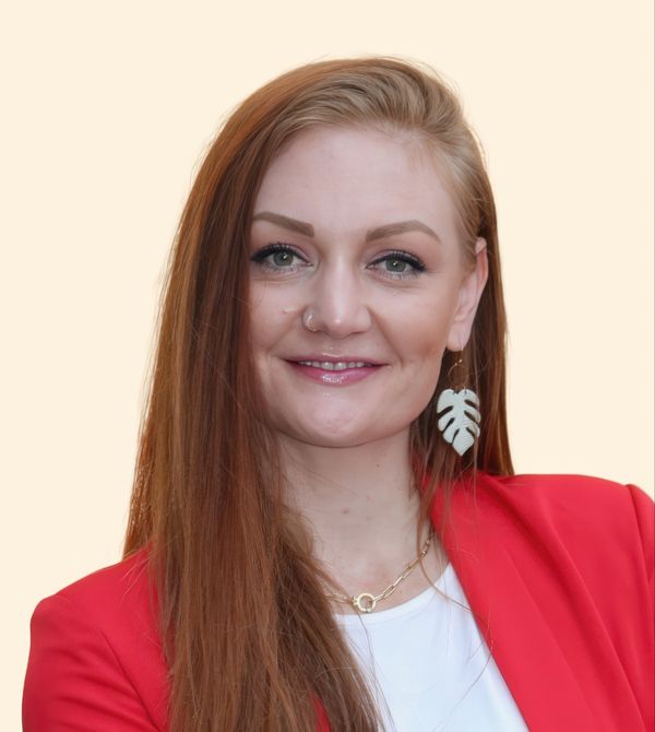 Melissa Carroll, Therapist