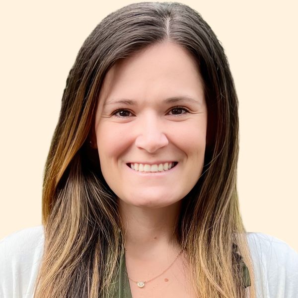 Stephanie Thomas, Therapist