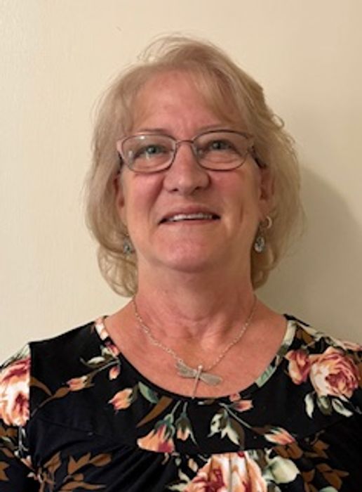 Kristen Barrett, Therapist