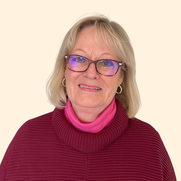 Elizabeth Holtz, Therapist