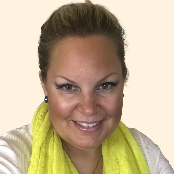 Hollie Mills, Therapist