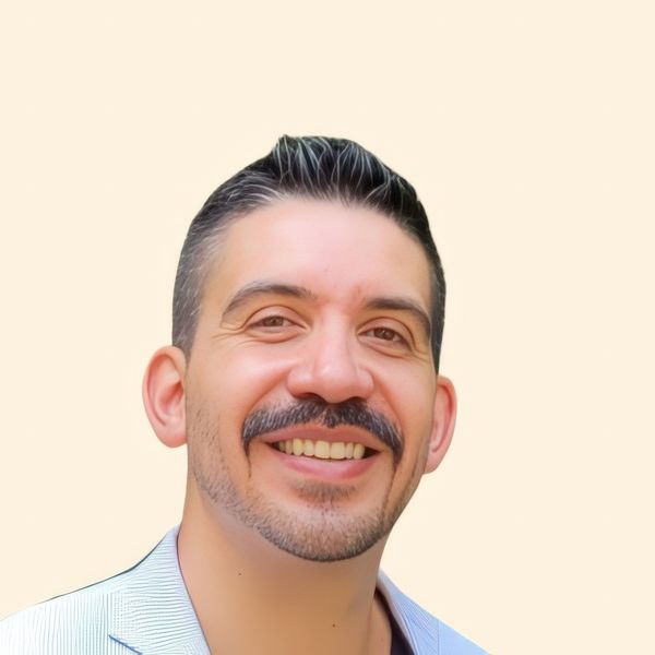 Zach Martin, Therapist
