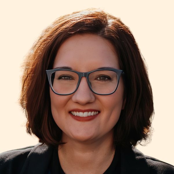 Carissa Shobe, Therapist