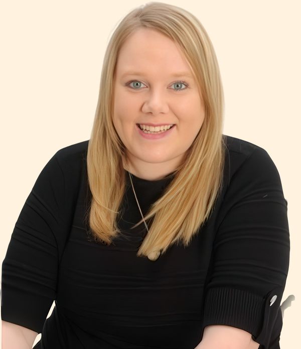 Chelsie Powers, Therapist