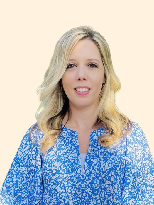 Tara Estes, Therapist