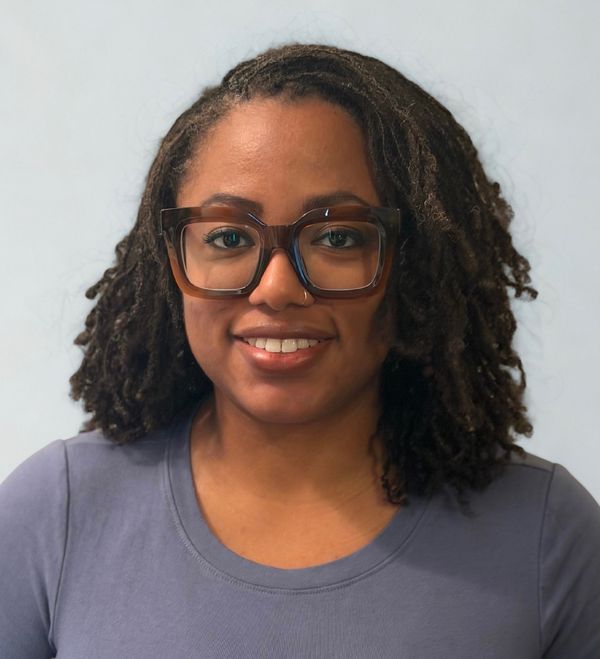 Aleshia Davis, Therapist