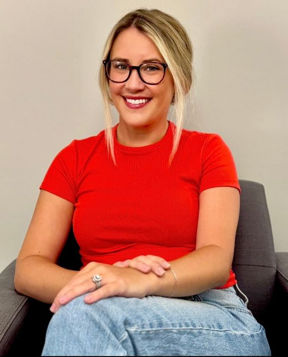 Taylor Linn, Therapist
