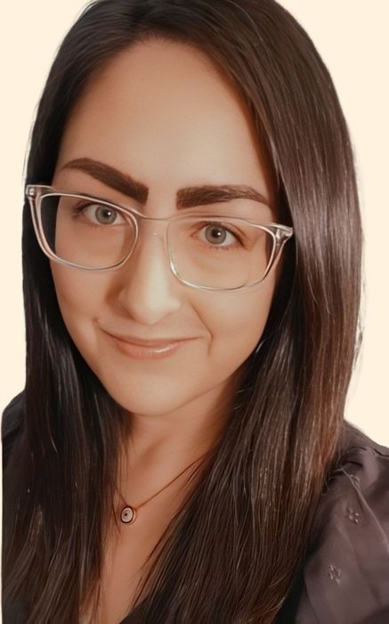 Stacey Molinaro, Therapist