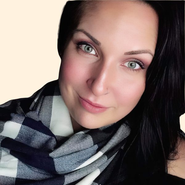 Maggie Davis, Therapist
