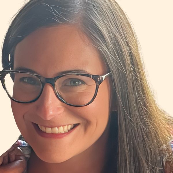 Courtney Holmes, Therapist