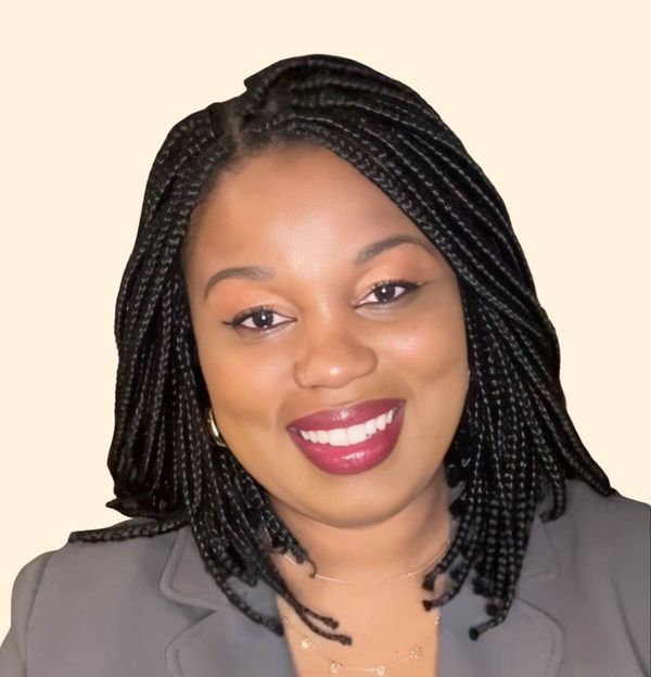 Lacrisha Holcomb, Therapist