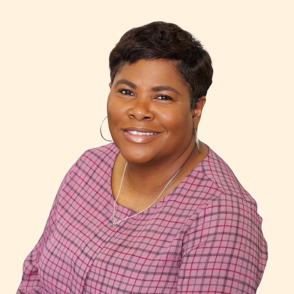 Candi Kizer, Therapist