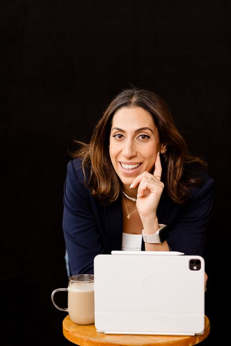 Dana Waknin, Therapist