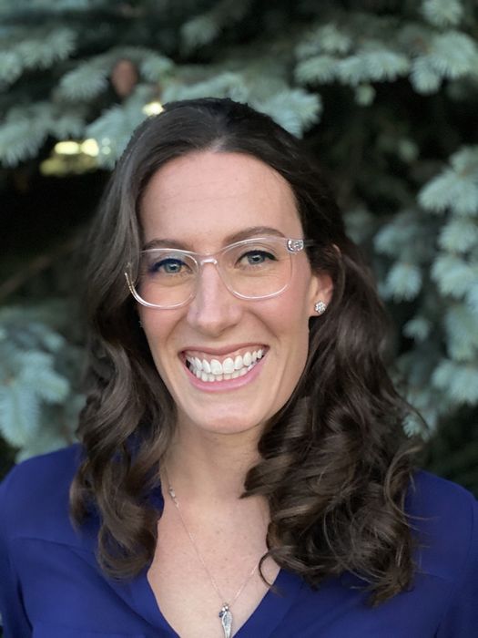 Candice Bardales, Therapist