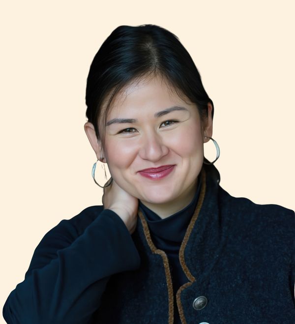 Laura Miola, Therapist