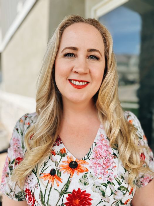 Laura Jarwee, Therapist