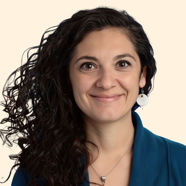 Juli Acuna, Therapist