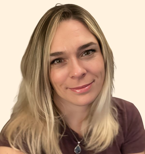Leah Arndt, Therapist