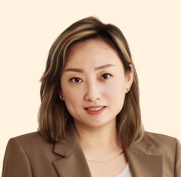 Liuyang "Victoria"  McCarty, Therapist