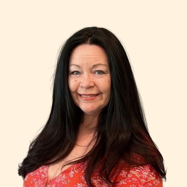 Hollie Crosbie, Therapist
