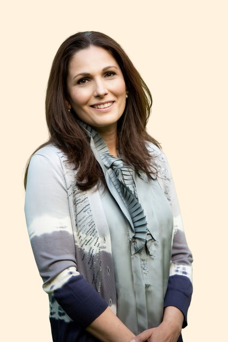 Nausheen Khan, Therapist